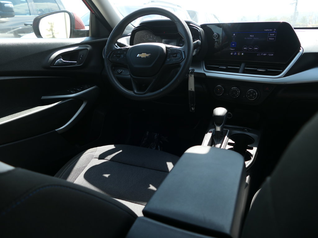 Used 2024 Chevrolet Trax LS w/ LS Convenience Package FWD image 19