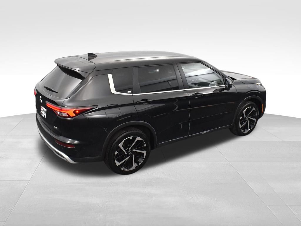Used 2023 Mitsubishi Outlander SE image 39