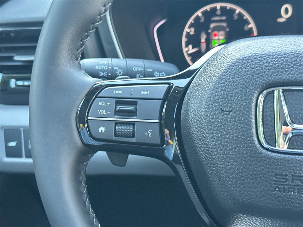 New 2025 Honda Pilot Touring image 24