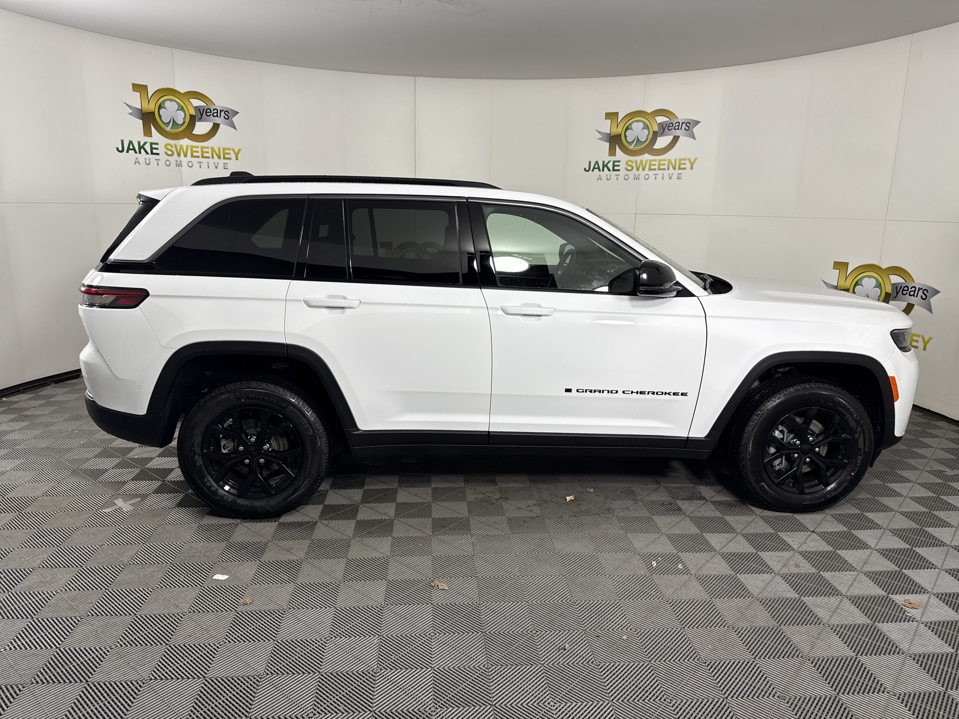 New 2026 Jeep Grand Cherokee Altitude AWD/4WD image 11