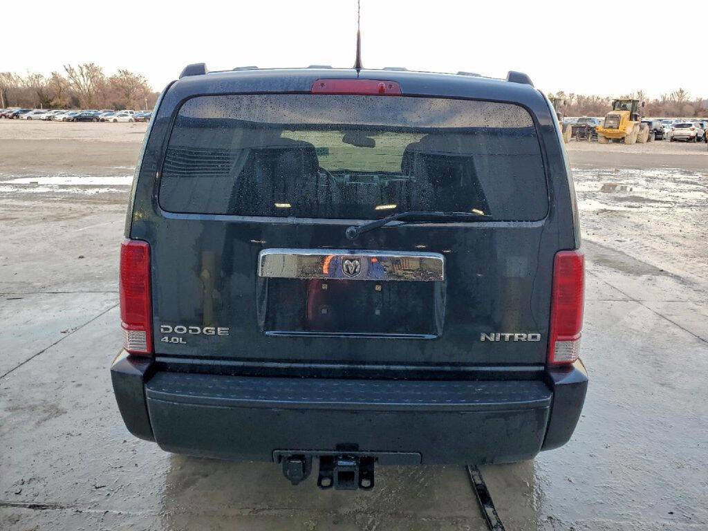 Used 2011 Dodge Nitro Shock w/ Chrome Accents Group image 5