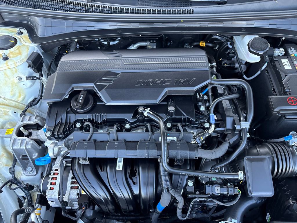 Certified 2025 Hyundai Elantra SE w/ Cargo Package image 13