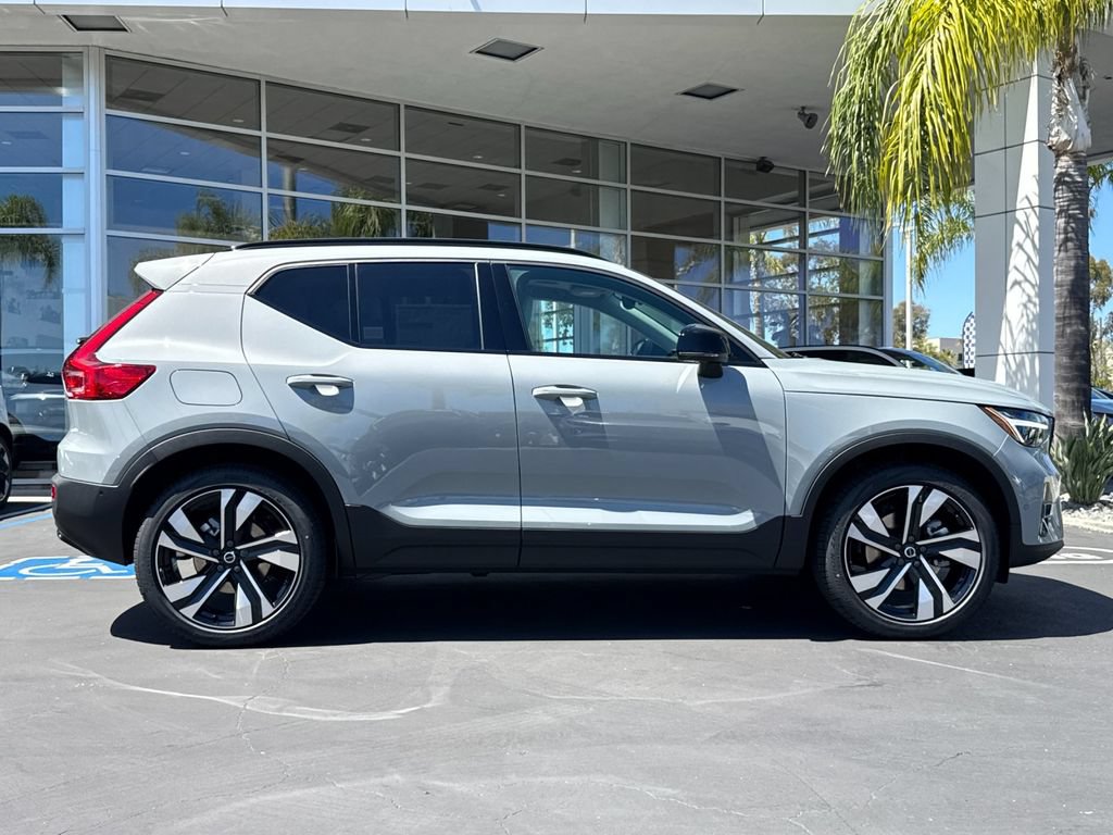 New 2026 Volvo XC40 B5 Plus w/ Protection Package Premier AWD/4WD image 6