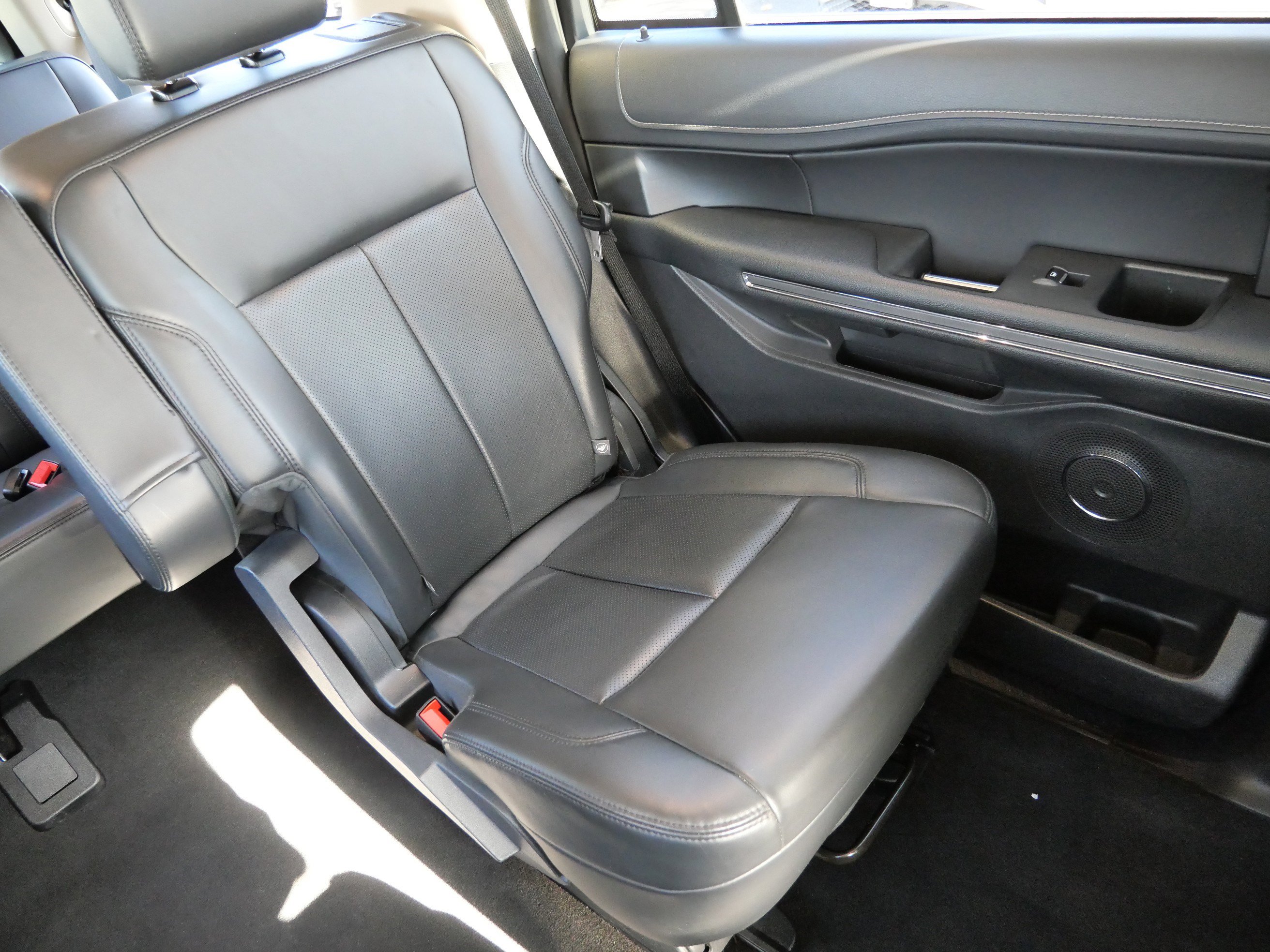 Used 2024 Ford Expedition XLT image 14