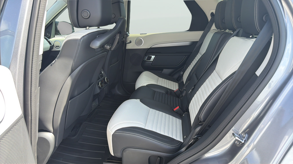New 2026 Land Rover Discovery Dynamic SE AWD/4WD image 18