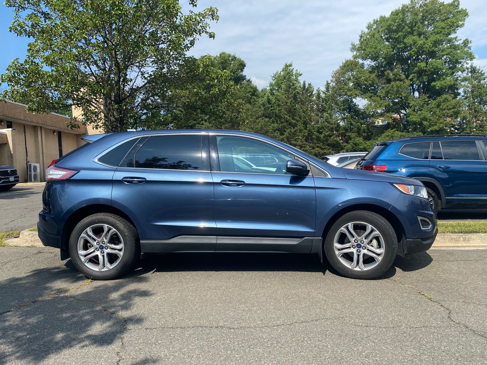 Used 2018 Ford Edge Titanium w/ Equipment Group 301A FWD image 2