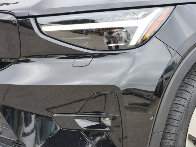 Used 2023 Volvo XC40 Recharge Ultimate image 9