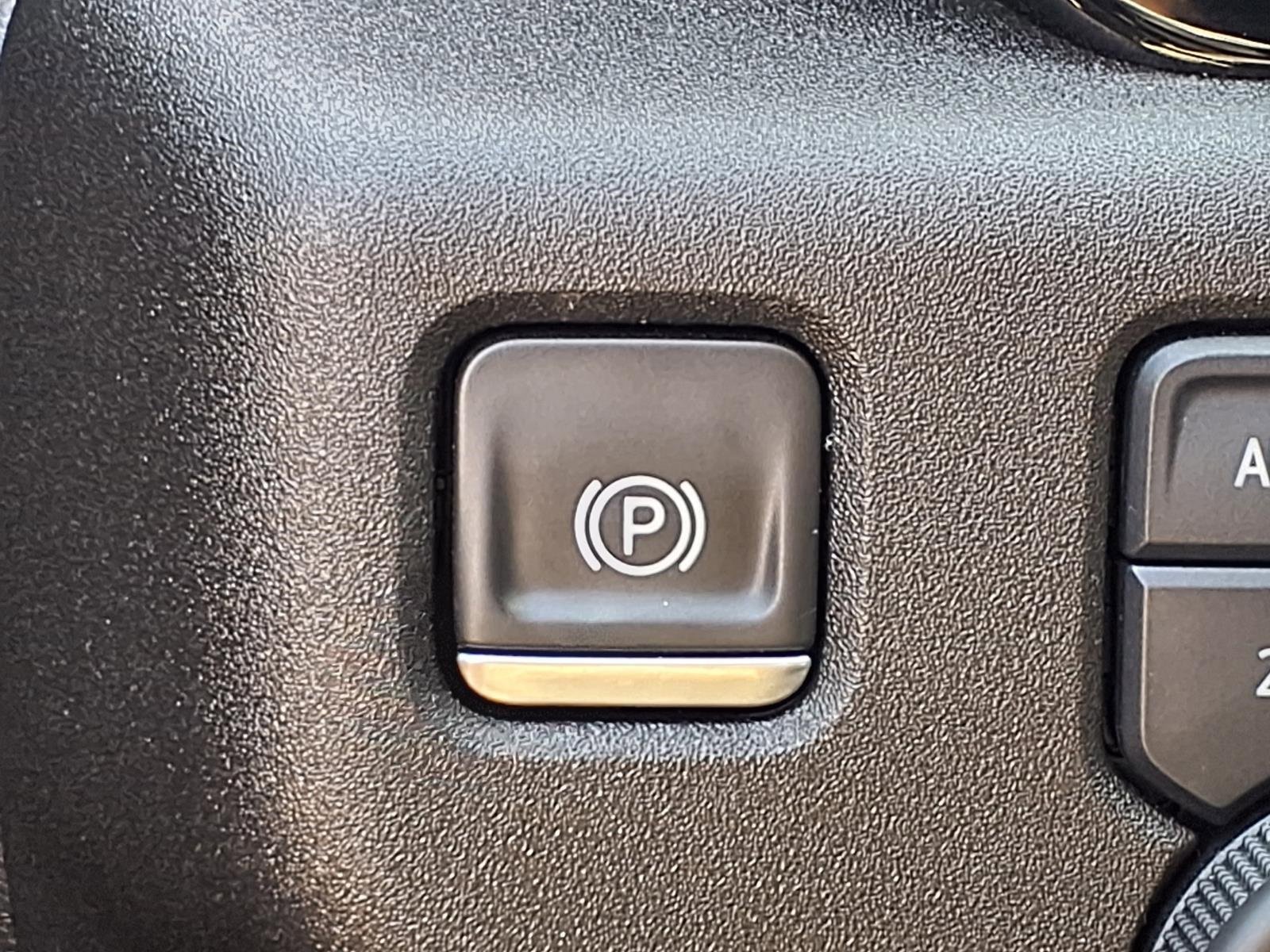 Used 2022 Chevrolet Silverado 1500 High Country w/ High Country Premium Package image 9