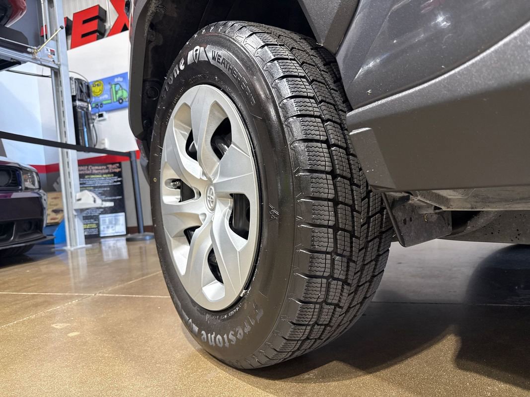 Used 2021 Toyota RAV4 LE AWD/4WD image 23