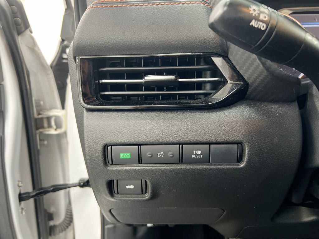 Used 2022 Nissan Sentra SR w/ Electronics Package FWD image 18