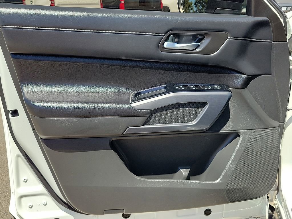 Used 2023 Nissan Pathfinder SL image 18