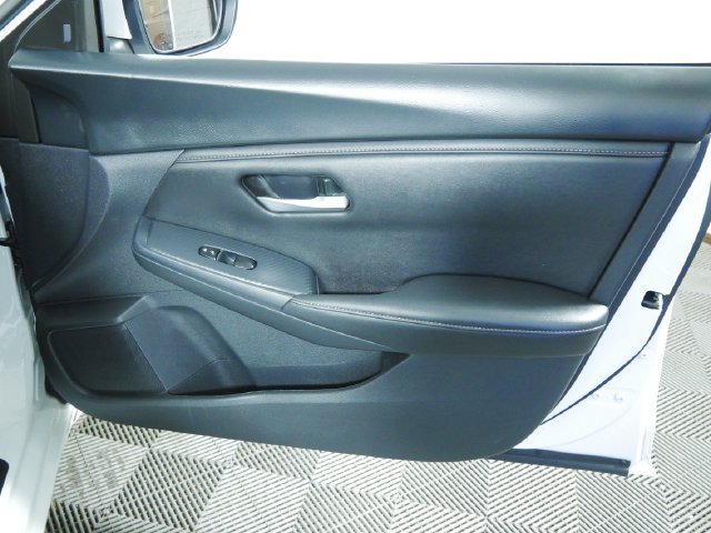 Used 2025 Nissan Sentra SV FWD image 11