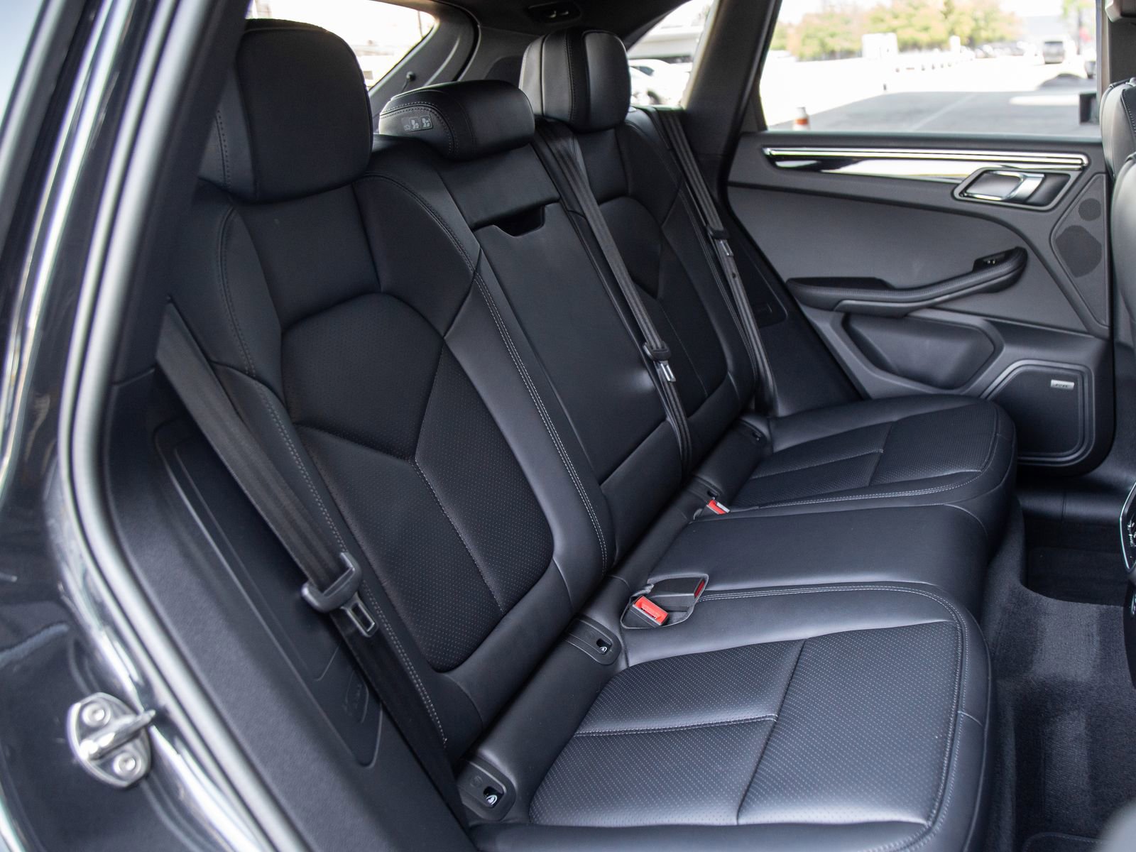 Certified 2024 Porsche Macan AWD/4WD image 24