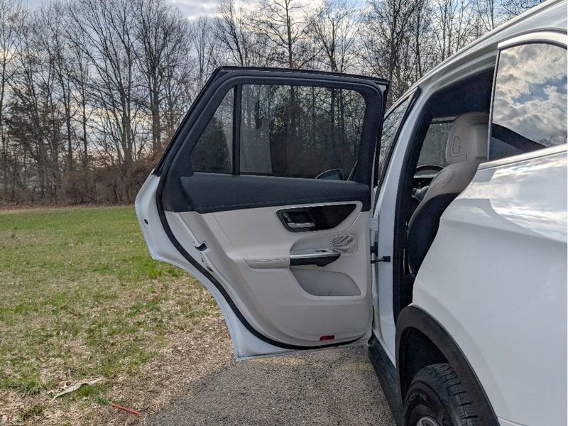 Used 2024 Mercedes-Benz GLC 300 4MATIC image 10