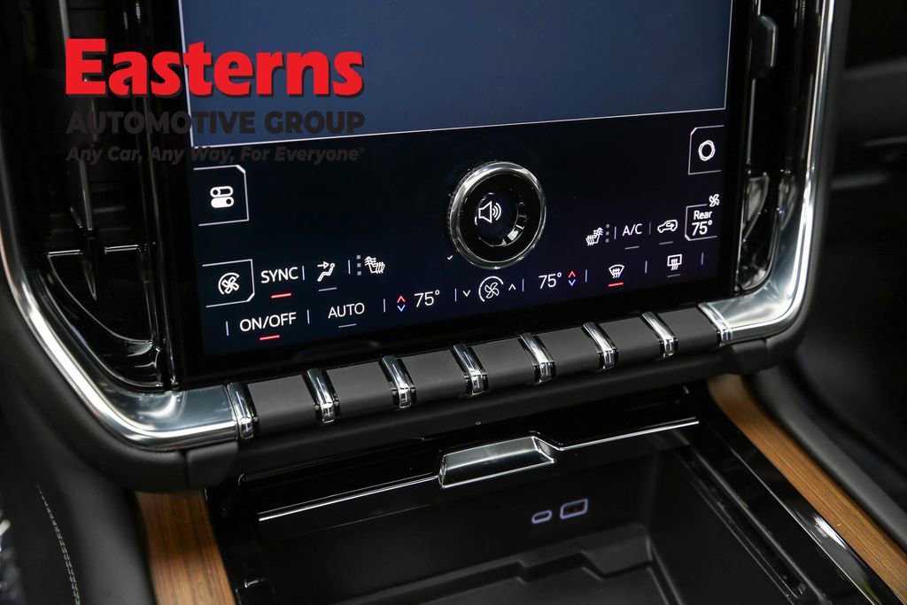 Used 2025 GMC Yukon XL Denali w/ Denali Reserve Package image 22