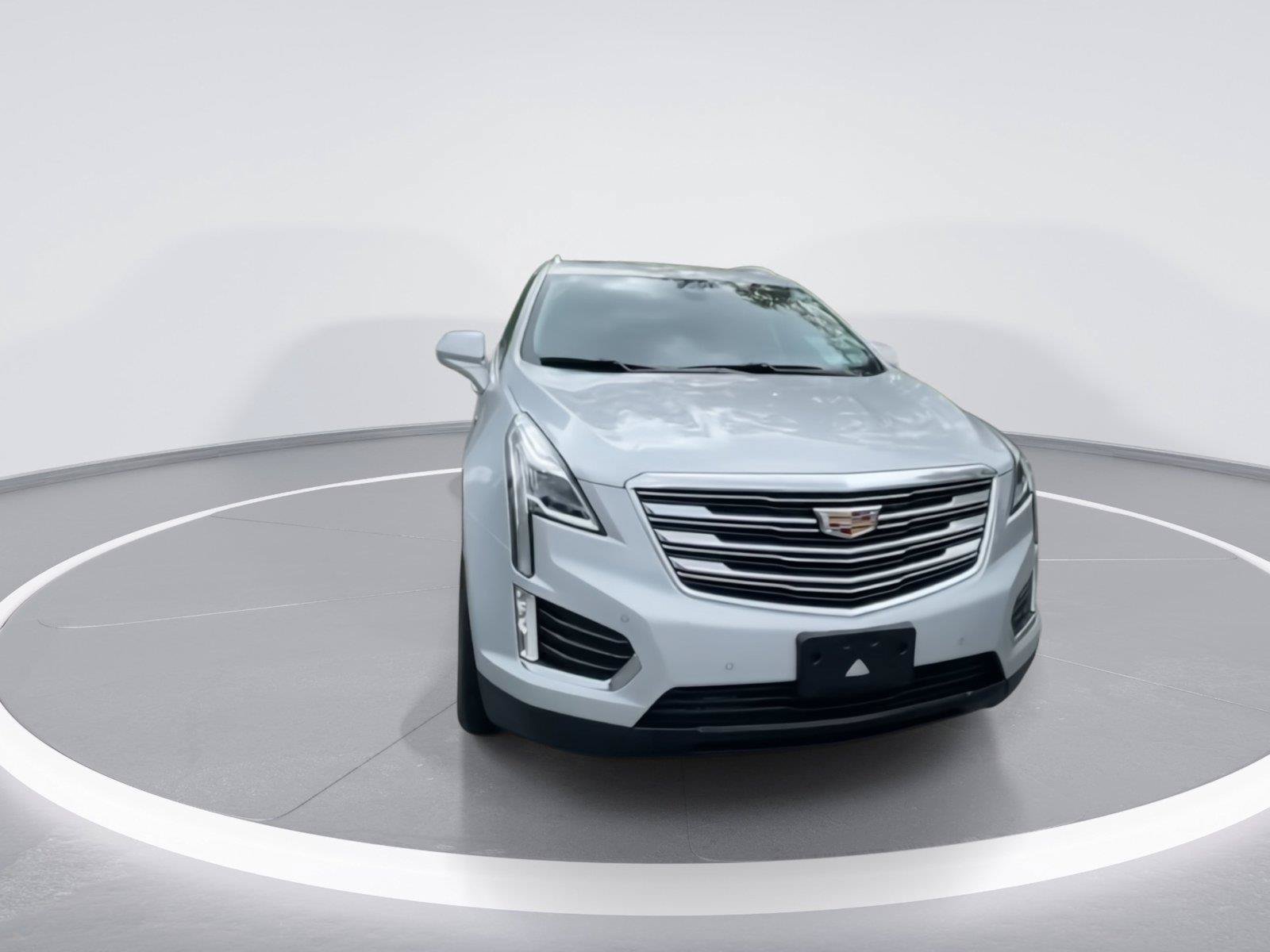 Used 2017 Cadillac XT5 Luxury w/ Driver Awareness Package AWD/4WD image 2