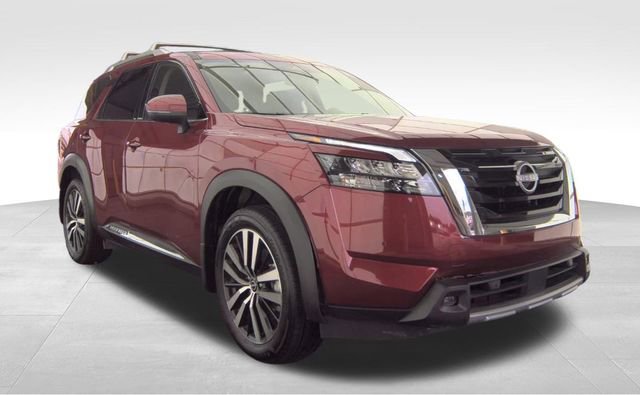 Used 2025 Nissan Pathfinder Platinum w/ Cargo Package image 16
