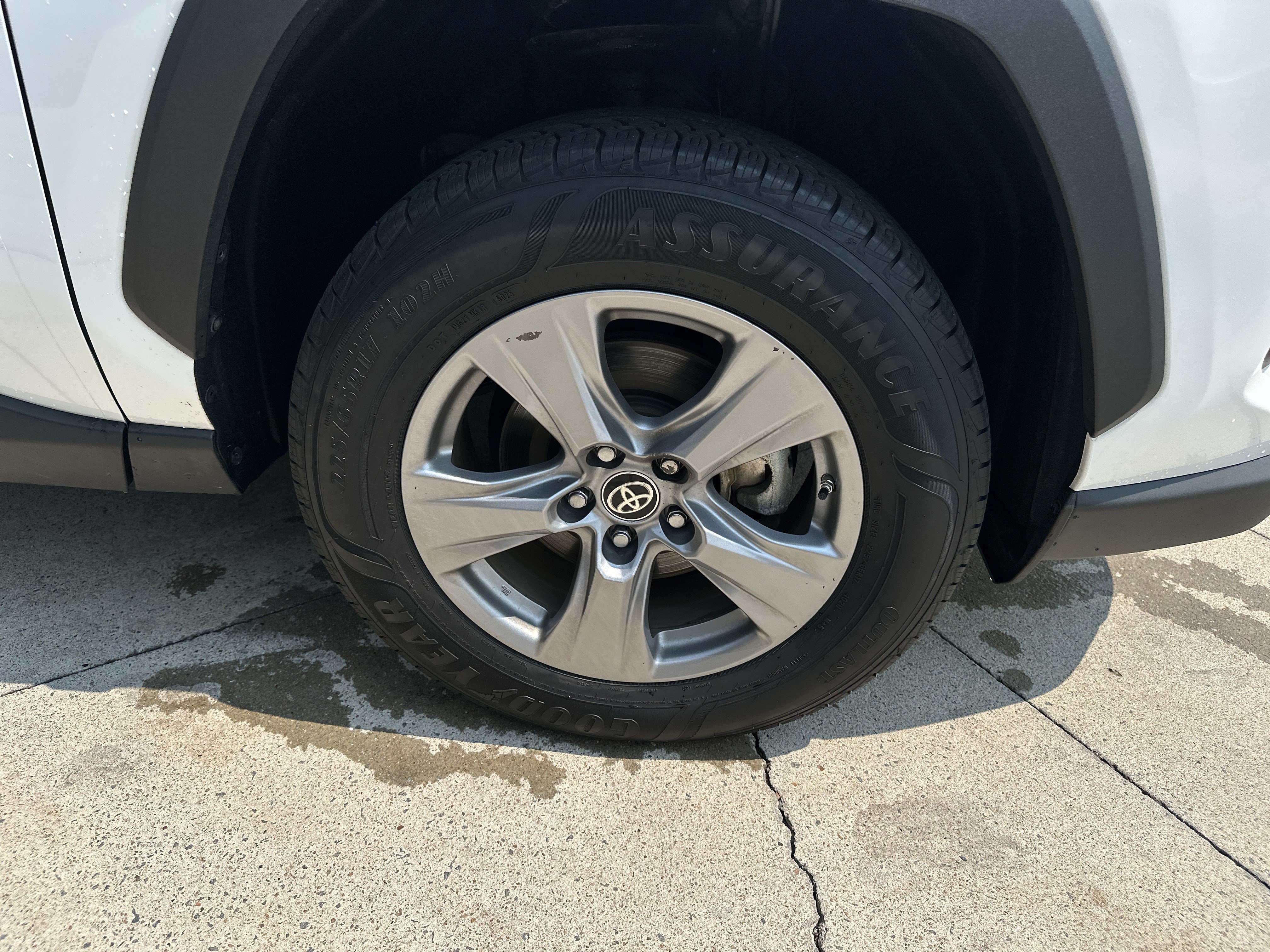 Used 2024 Toyota RAV4 LE AWD/4WD image 35