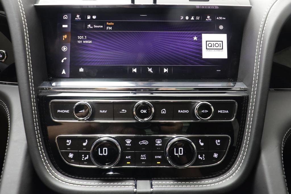 Used 2021 Bentley Bentayga AWD/4WD image 10