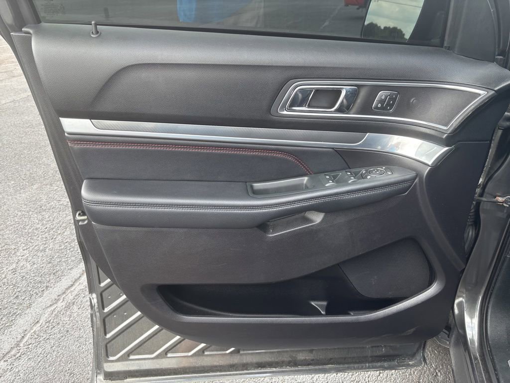 Used 2018 Ford Explorer Sport w/ Equipment Group 401A AWD/4WD image 8