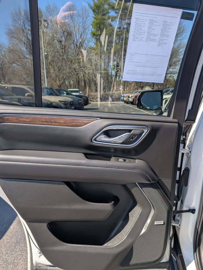 Used 2022 Chevrolet Tahoe High Country w/ Premium Package 2 AWD/4WD image 14