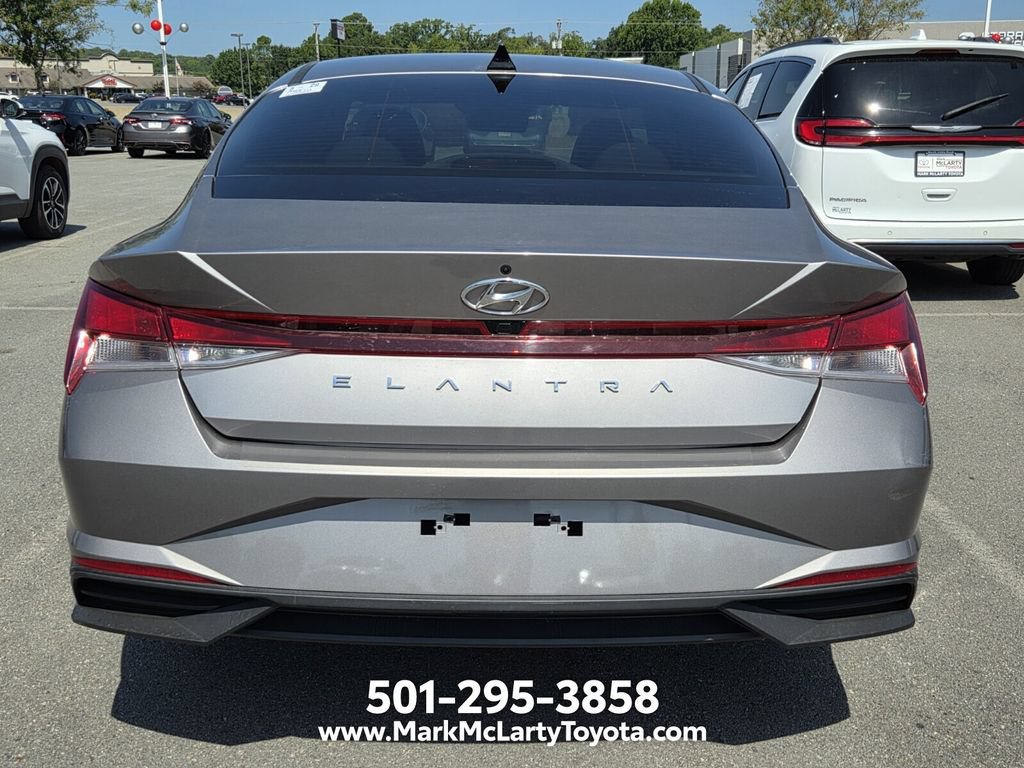 Used 2023 Hyundai Elantra SEL FWD image 4