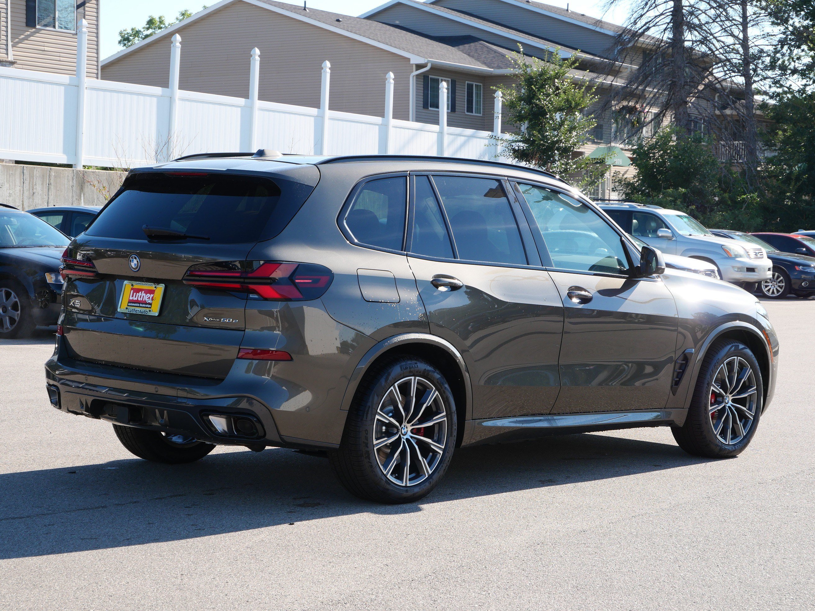 New 2026 BMW X5 xDrive50e w/ M Sport Package AWD/4WD image 2
