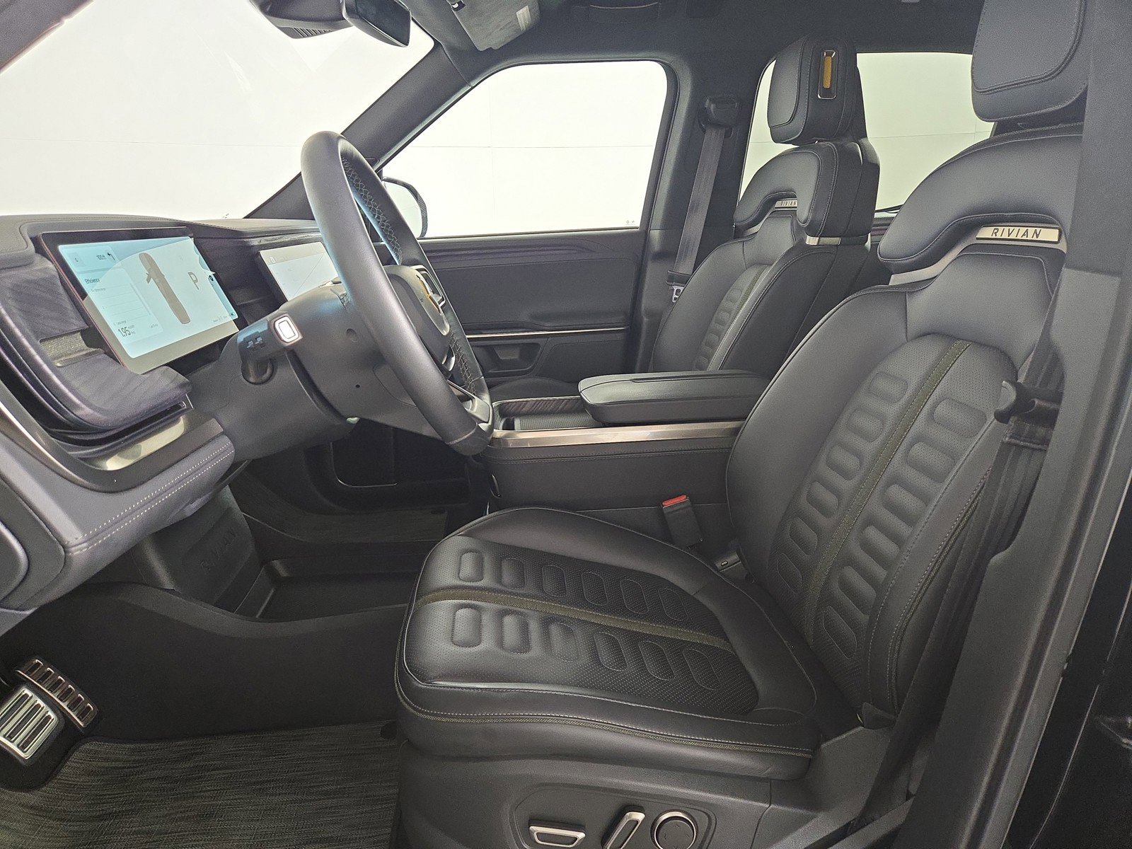 Used 2024 Rivian R1T Adventure image 20