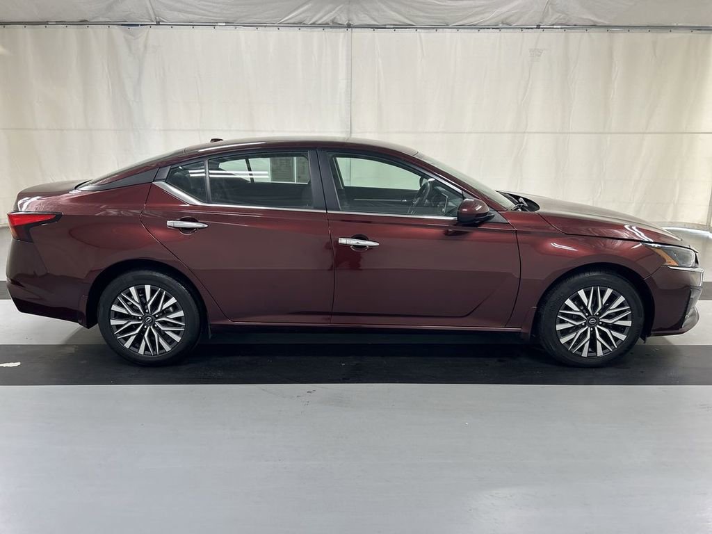 Used 2023 Nissan Altima 2.5 SV image 9