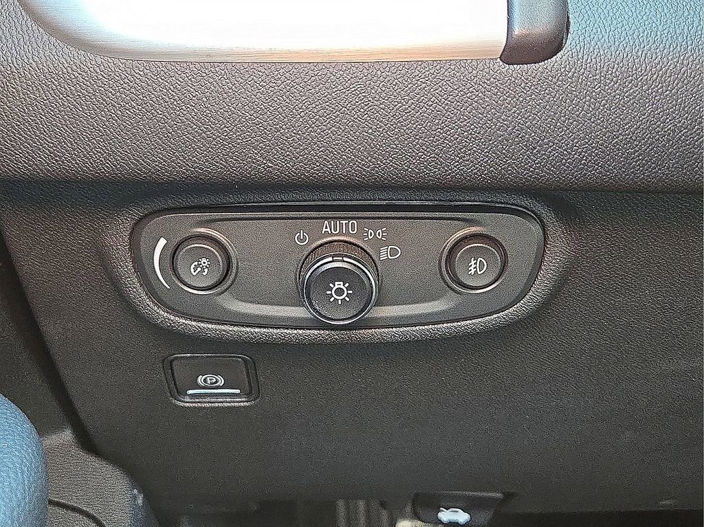 Used 2024 GMC Terrain SLT image 27