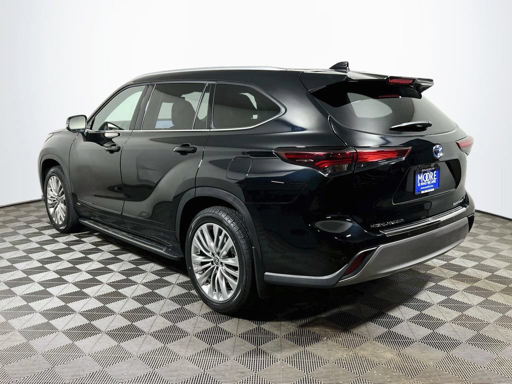 Certified 2024 Toyota Highlander Platinum AWD/4WD image 5