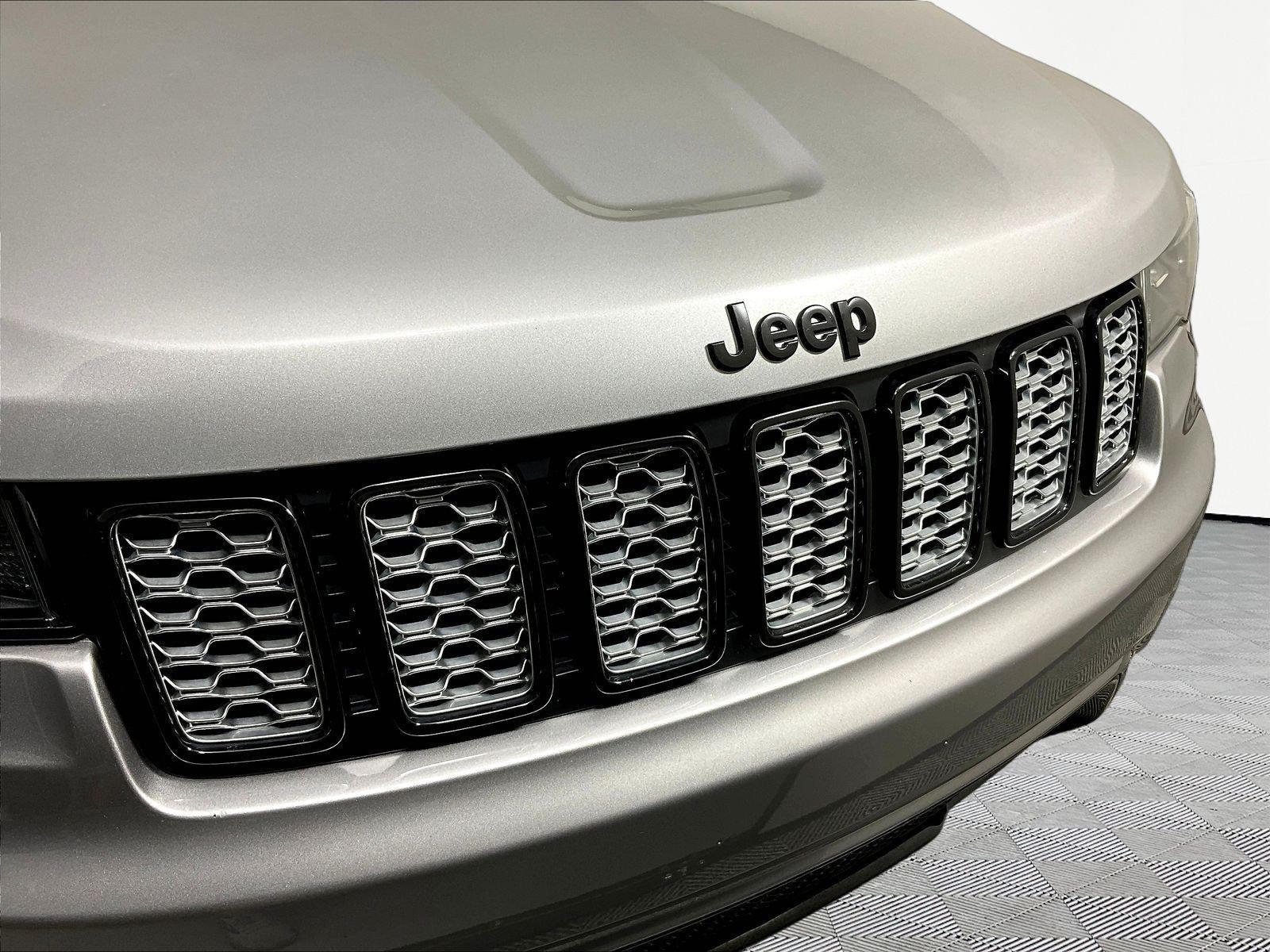 Used 2018 Jeep Grand Cherokee Altitude AWD/4WD image 32
