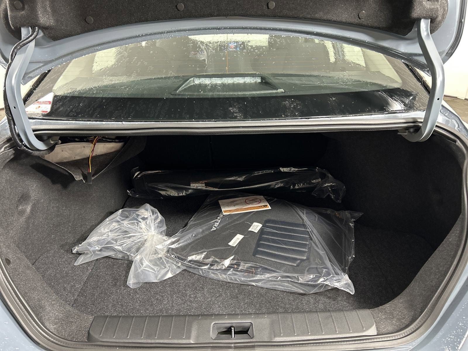 New 2025 Nissan Sentra SR FWD image 19