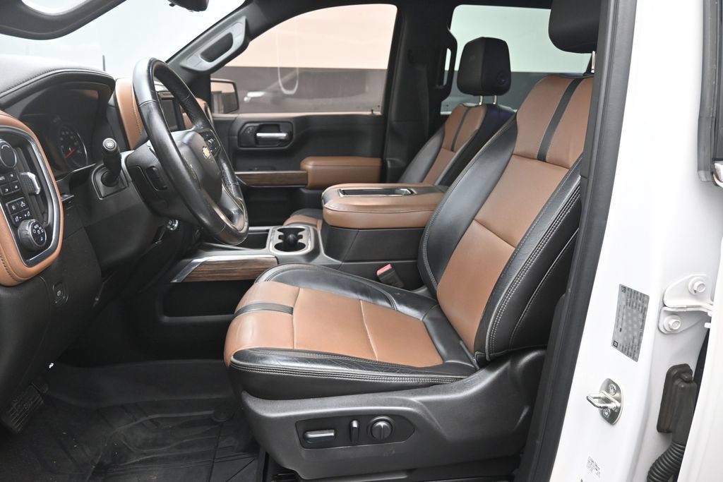 Used 2019 Chevrolet Silverado 1500 High Country w/ Technology Package AWD/4WD image 18