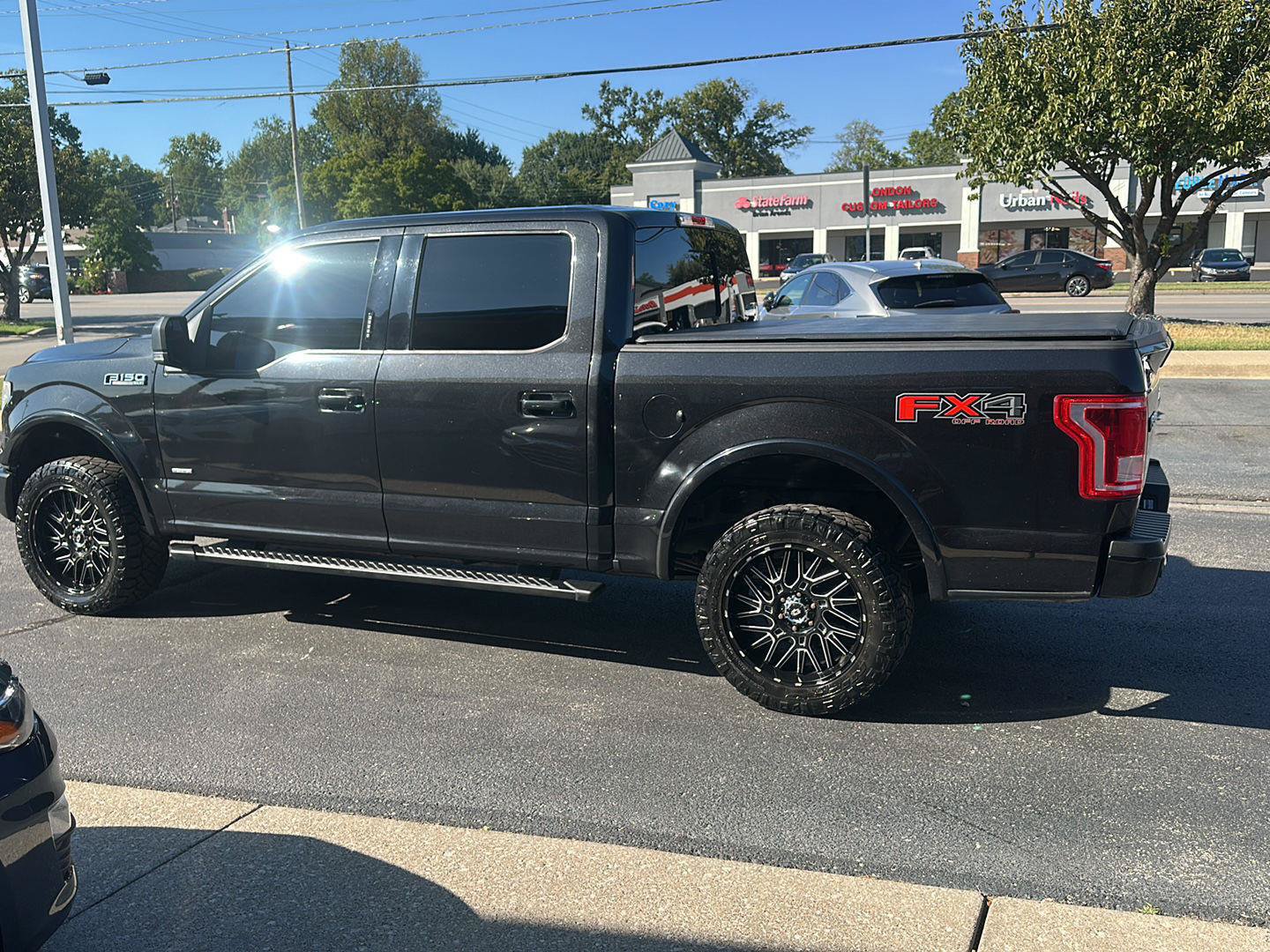 Used 2015 Ford F150 XLT w/ Equipment Group 302A Luxury AWD/4WD image 6