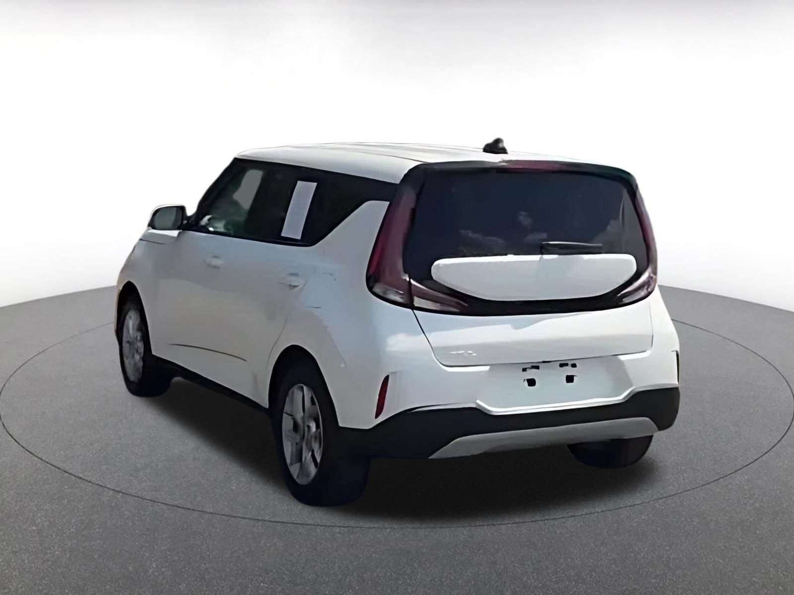 Used 2025 Kia Soul LX w/ LX Technology Package FWD image 10