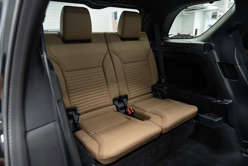 Used 2023 Land Rover Discovery S R-Dynamic image 12