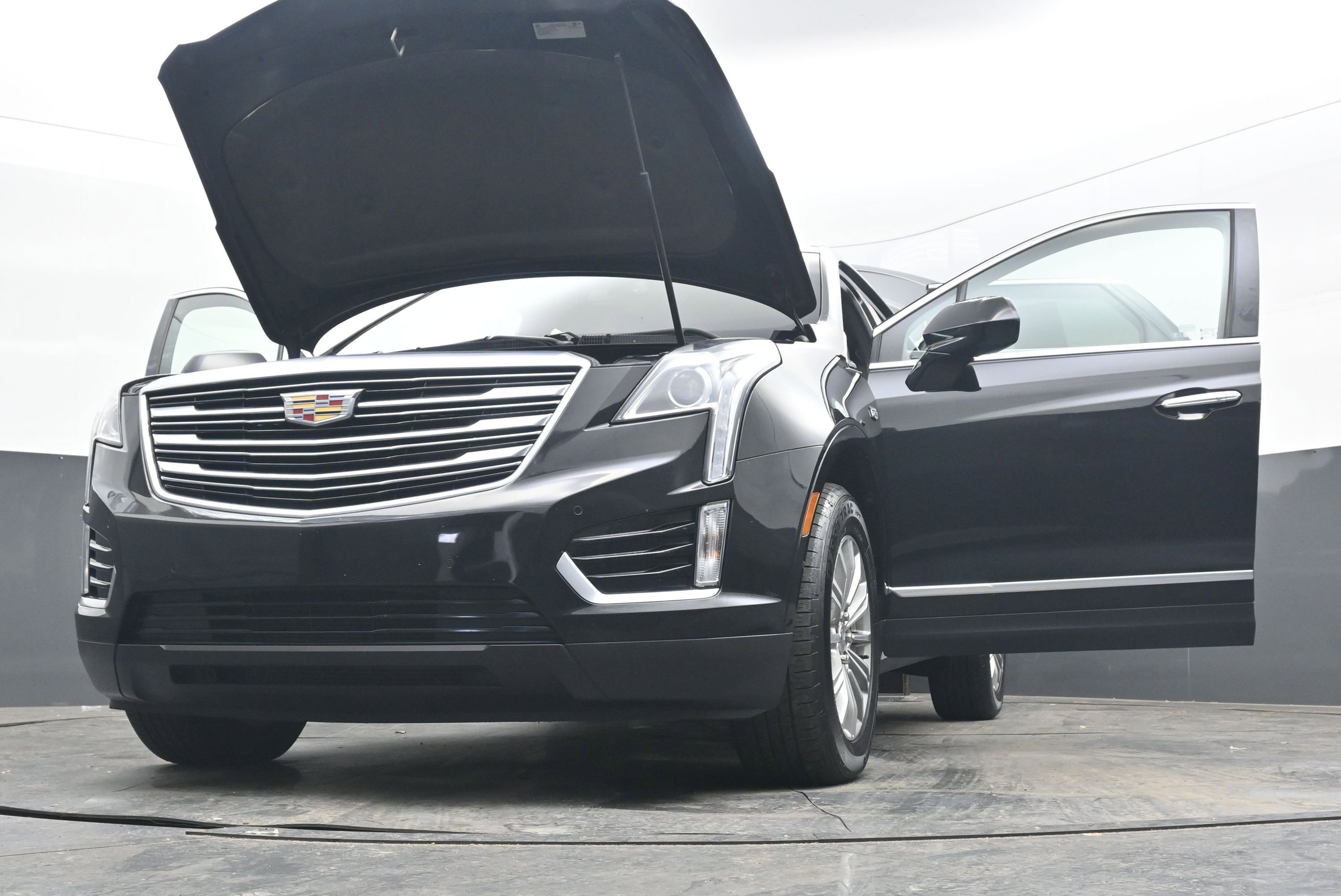 Used 2018 Cadillac XT5 Luxury w/ Driver Awareness Package image 39