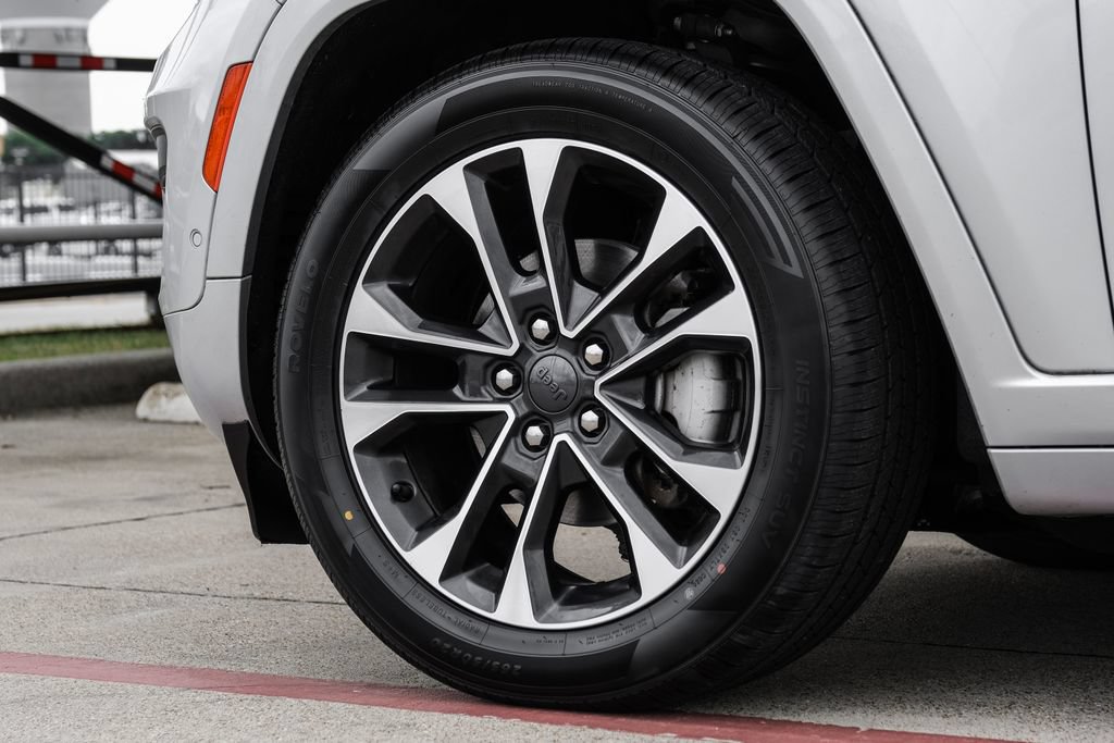 Used 2022 Jeep Grand Cherokee Overland w/ Luxury Tech Group IV AWD/4WD image 72