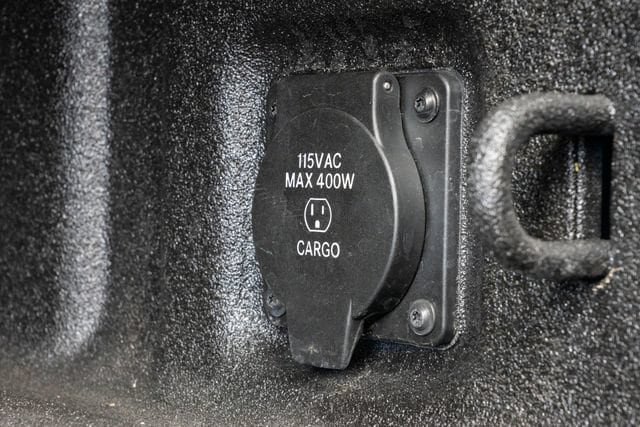 Used 2024 Jeep Gladiator Sport w/ Dual Top Group AWD/4WD image 16