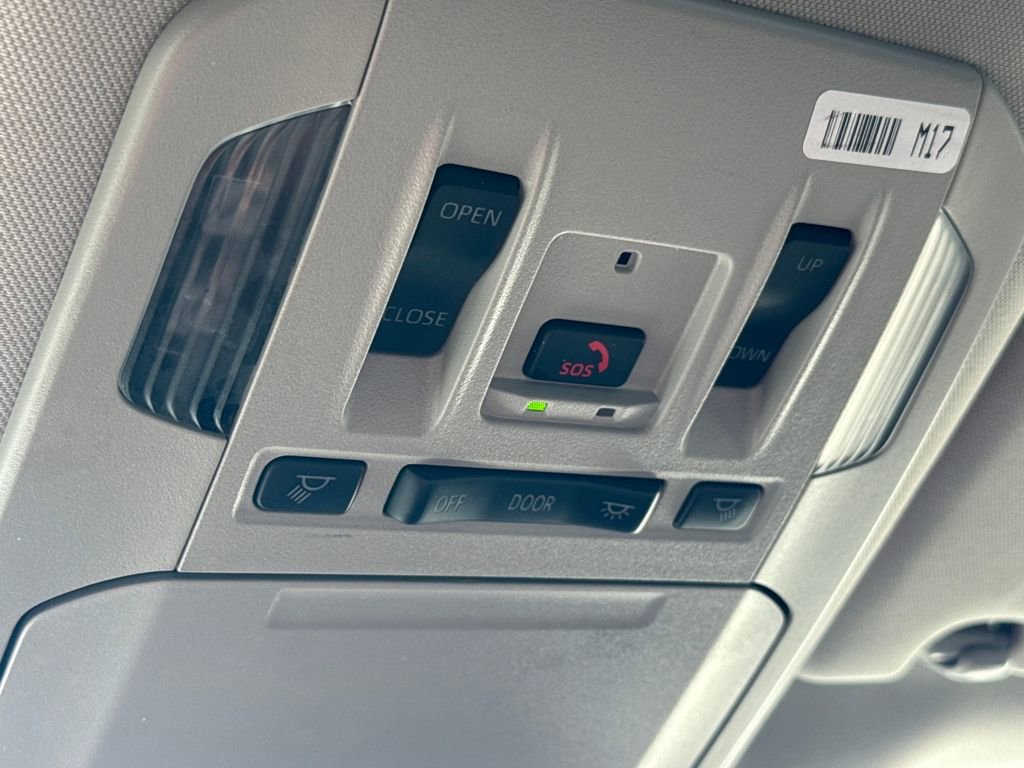 Used 2025 Toyota Highlander XLE image 33