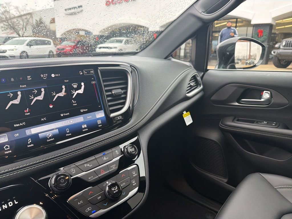 New 2026 Chrysler Pacifica Select image 28