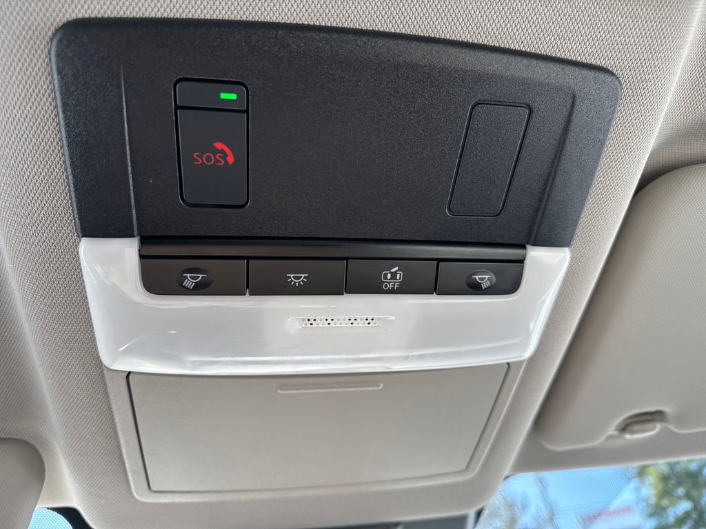 Used 2023 Nissan Rogue SV image 38