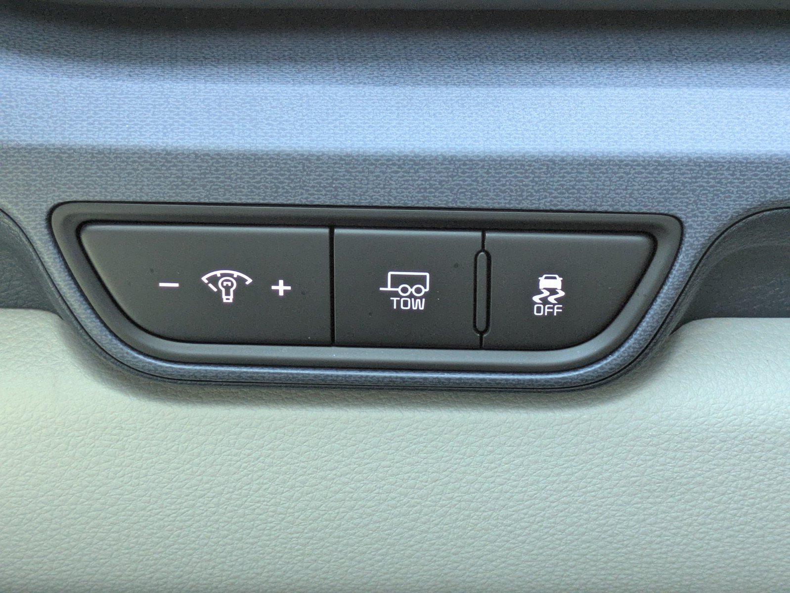 Certified 2025 Kia Carnival SX FWD image 21