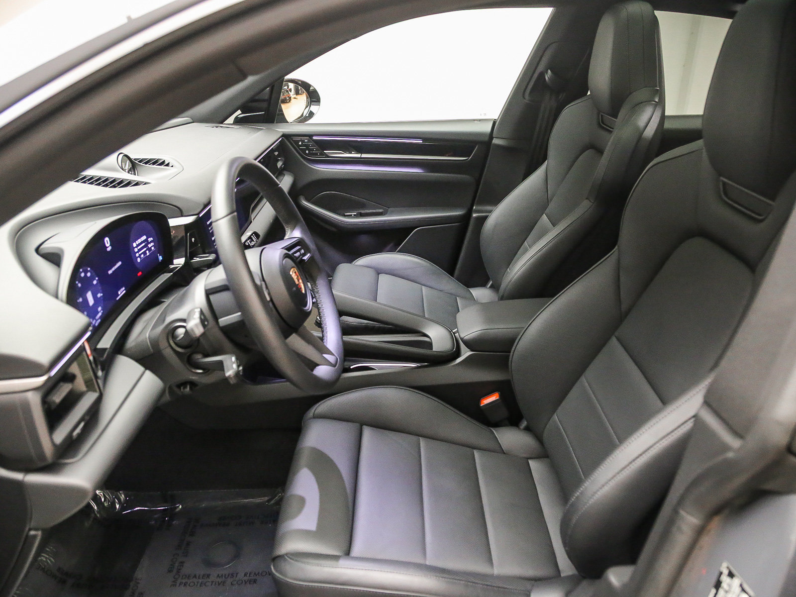 Certified 2025 Porsche Macan 4S Electric AWD/4WD image 22