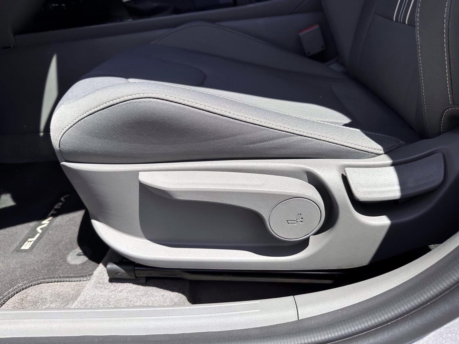Used 2025 Hyundai Elantra Sport FWD image 11