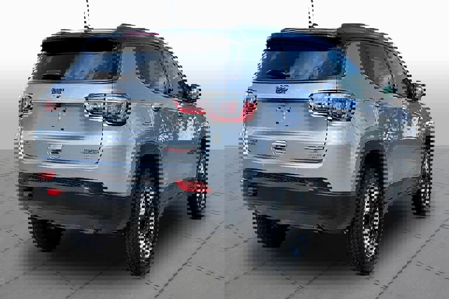 Used 2018 Jeep Compass Trailhawk w/ Safe & Security Group image 13