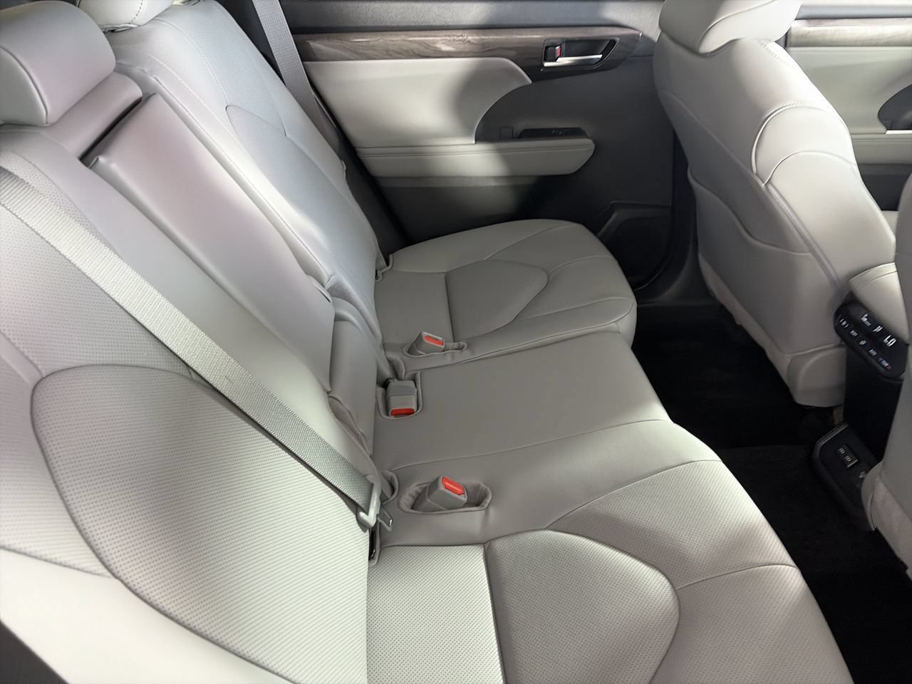 New 2026 Toyota Highlander Limited AWD/4WD image 24