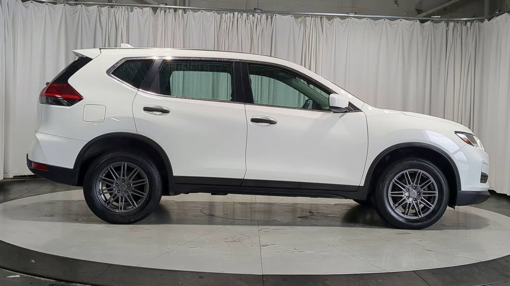 Used 2017 Nissan Rogue S AWD/4WD image 11