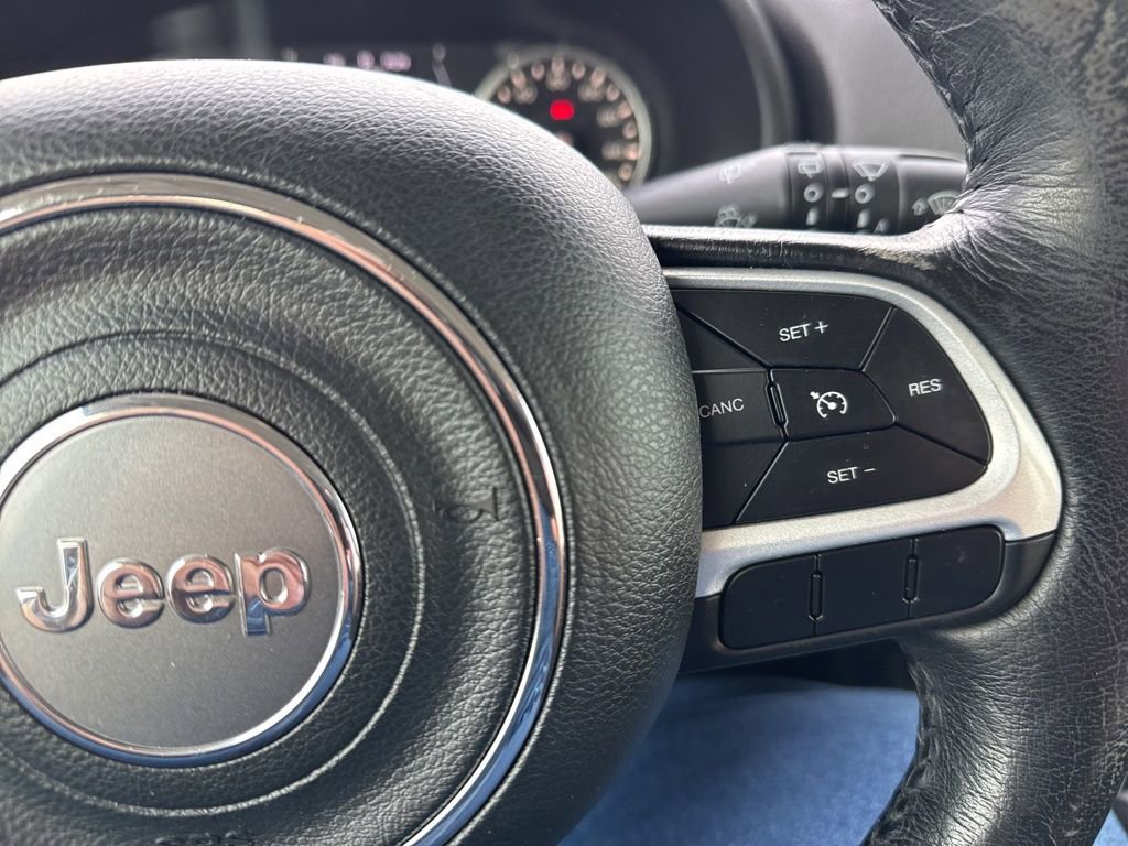 Used 2020 Jeep Renegade Latitude w/ Cold Weather Group image 24